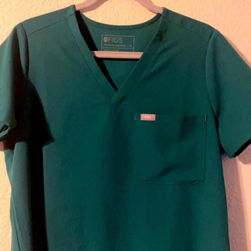 Figs scrub top.